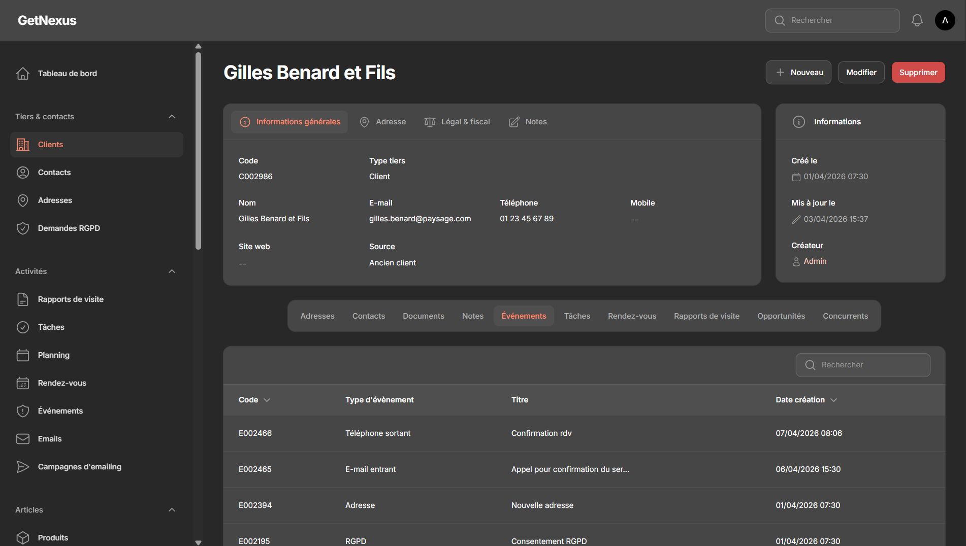Fiche client CRM avec coordonnées, historique et informations commerciales centralisées